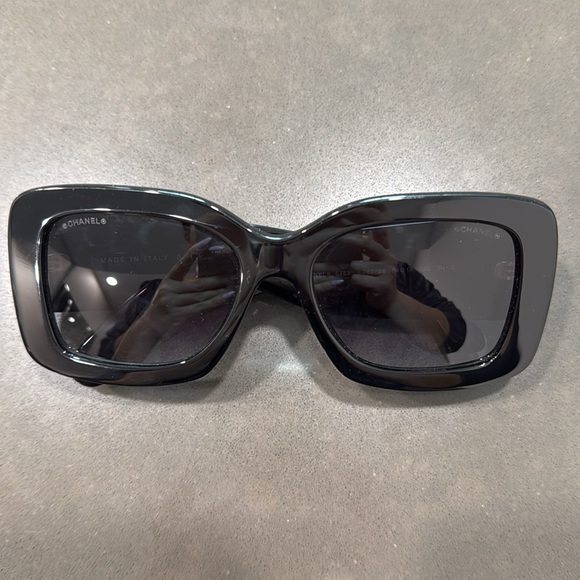 CHANEL SUNGLASSESES - Picture 8 of 14